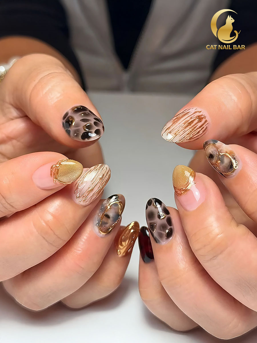 CAT NAIL BAR